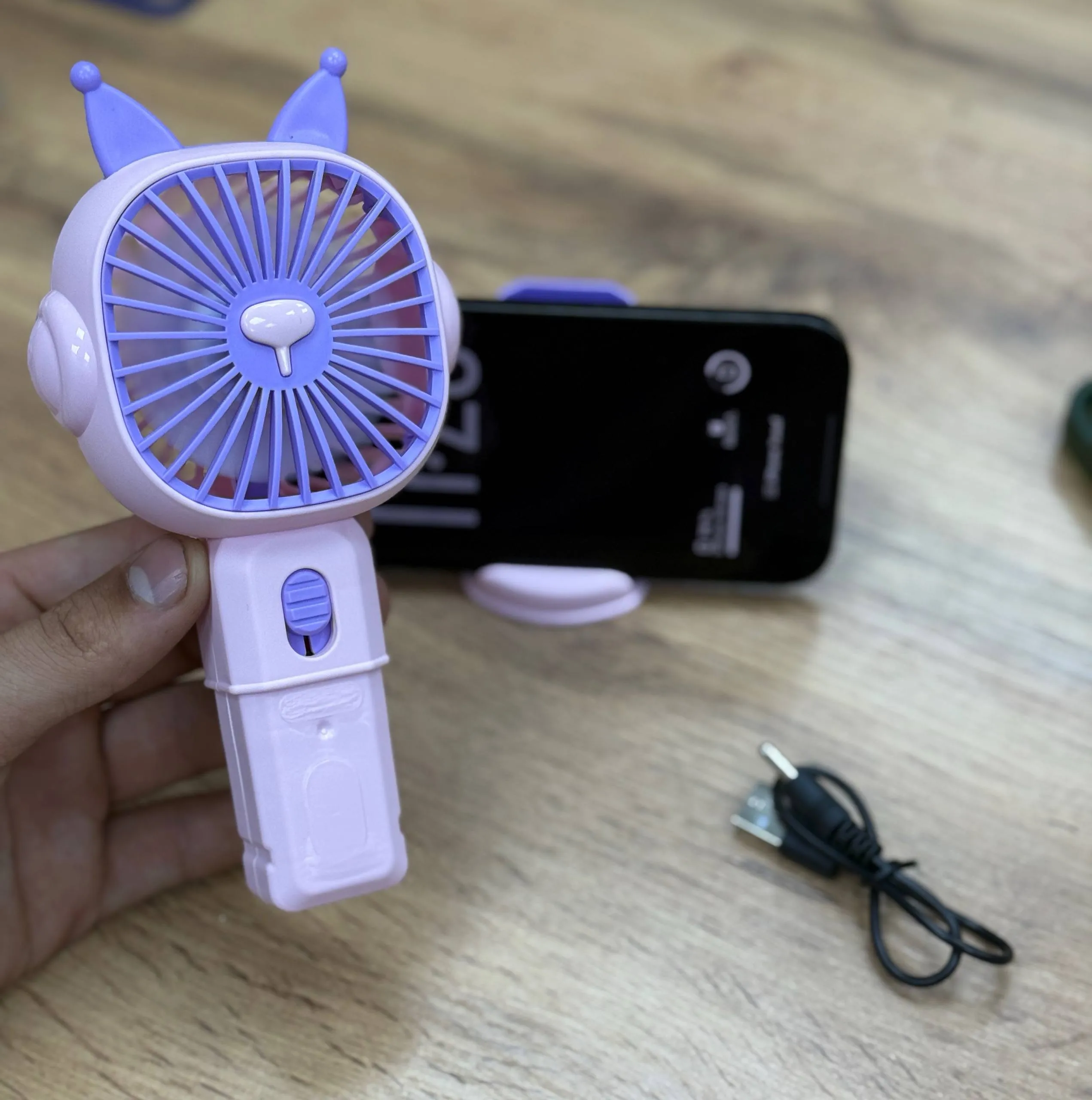 Мини-вентилятор c USB-зарядкой и подставкой для телефона